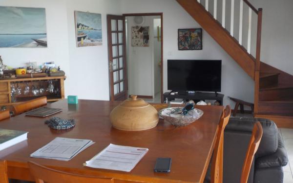 Maison à louer    5 pièces •  Rivière-Salée