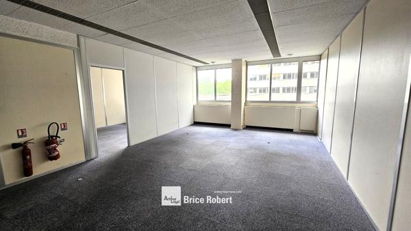Bureaux à louer à Lyon Part-Dieu lumineux avec accès transports en commun