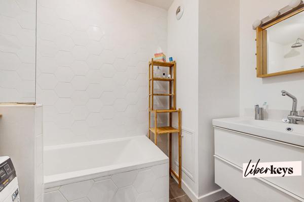 Paris 10e – Canal Saint-Martin – 3/4P 77 m² – Balcon plein sud – Parking et cave