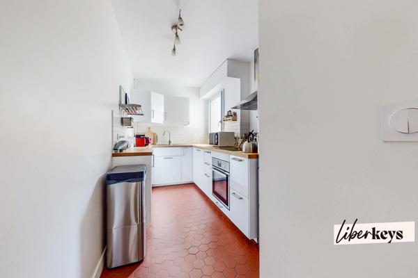 Paris 10e – Canal Saint-Martin – 3/4P 77 m² – Balcon plein sud – Parking et cave