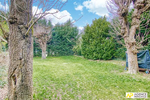 Le Chesnay limite Versailles Rive-Droite Appartement 7 pièces 271 m² carrez situé au 3ème étage d'un immeuble Haussmannien avec ascenseur, cave et jardin partagé 2 360 000 € **  - Référence  28036