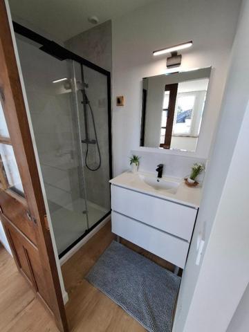 Bel appartement 56 M2 / T2, lumineux et climatisé au coeur du village.