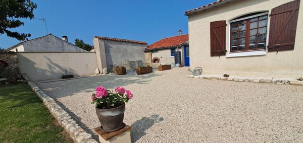 Belle maison    5 pièce(s) 137 m2 et terrain plat de 1700 m2