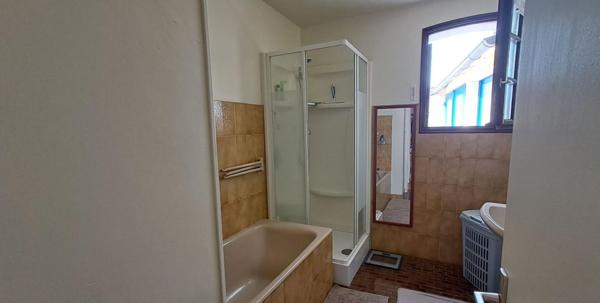 Belle maison    5 pièce(s) 137 m2 et terrain plat de 1700 m2