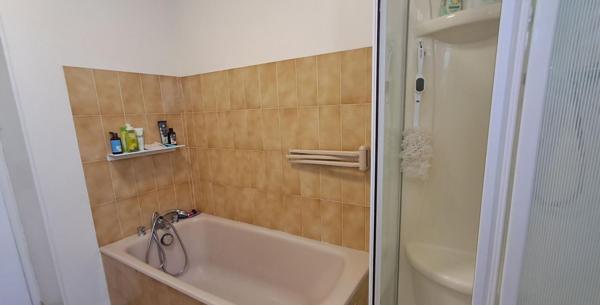 Belle maison    5 pièce(s) 137 m2 et terrain plat de 1700 m2