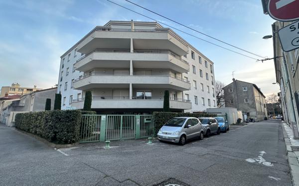 Appartement à vendre    4 pièces • 104 m2 Valence