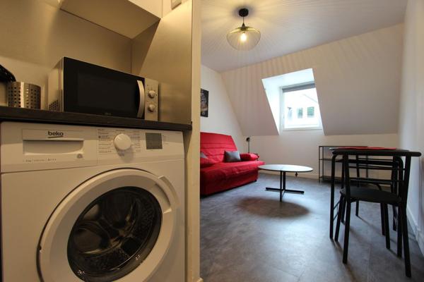 A LOUER, UN STUDIO MEUBLÉ PRÈS DE LA PRÉFECTURE DE QUIMPER. -