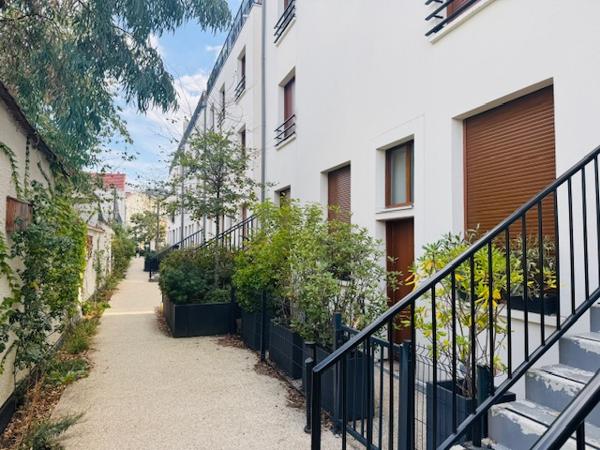 ✨ MAIRIE DE MONTREUIL – SUPERBE 3 PIÈCES • 53 M² • DPE A • BALCON • DOUBLE PARKING
