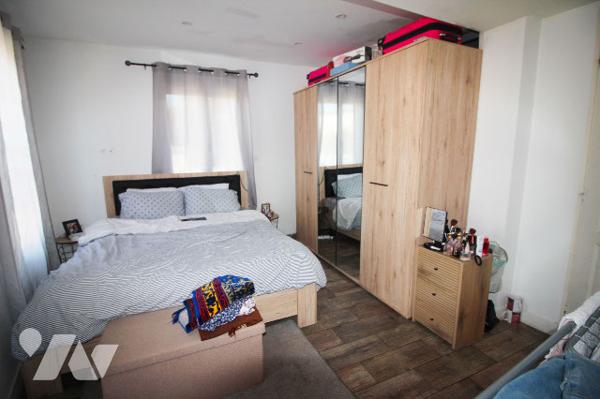 Immeuble à vendre (2 X 40m2 carrez + local commercial de 40m2) dans le 3e à Marseille (Belle de Mai)
