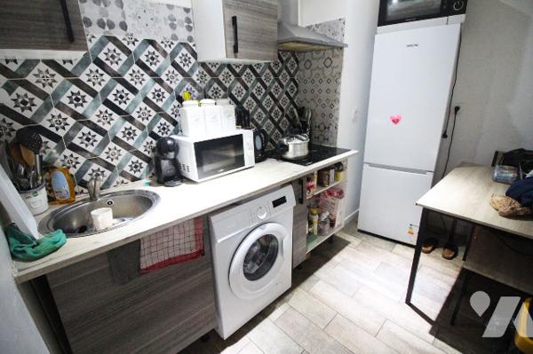 Immeuble à vendre (2 X 40m2 carrez + local commercial de 40m2) dans le 3e à Marseille (Belle de Mai)