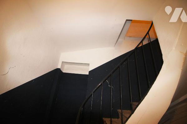 Immeuble à vendre (2 X 40m2 carrez + local commercial de 40m2) dans le 3e à Marseille (Belle de Mai)