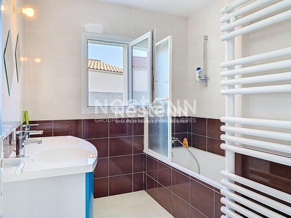 Maison à vendre à L'Aiguillon sur Vie - 5 pièces, 3 chambres, très bon état