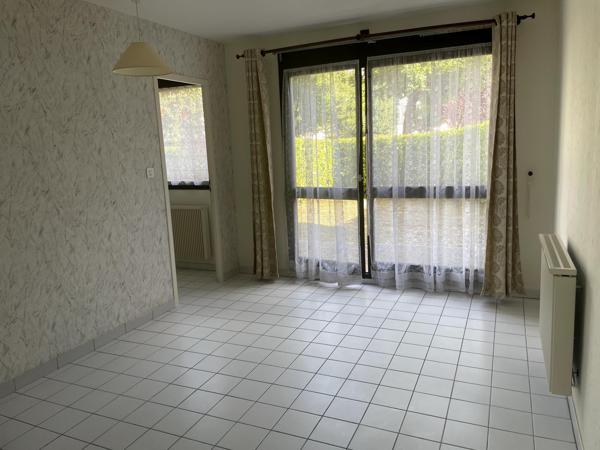 DIJON  Canal - Studio de 30 m2 - Terrasse de 8 m2 et jardin de plus de 20 m2