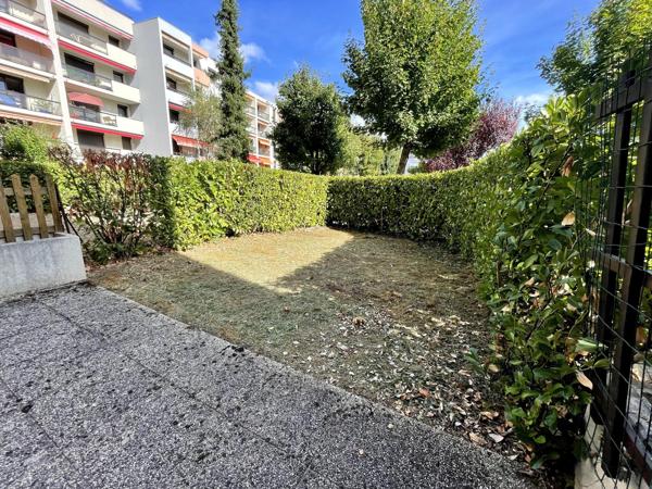 DIJON  Canal - Studio de 30 m2 - Terrasse de 8 m2 et jardin de plus de 20 m2