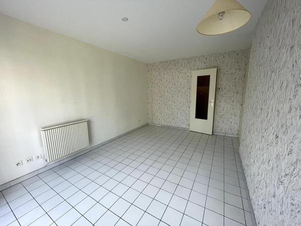 DIJON  Canal - Studio de 30 m2 - Terrasse de 8 m2 et jardin de plus de 20 m2