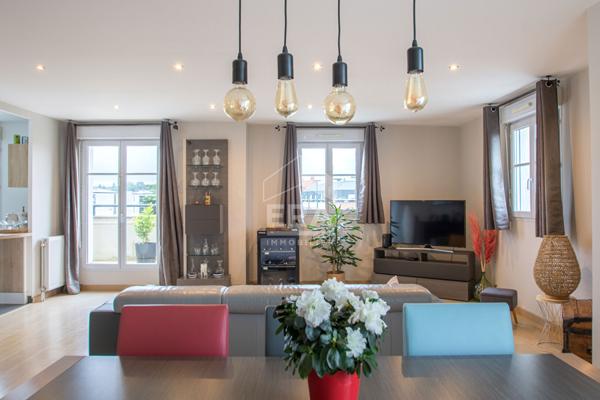 Gournay-sur-Marne. Centre-ville. Vente appartement 5 pièces. 138m²