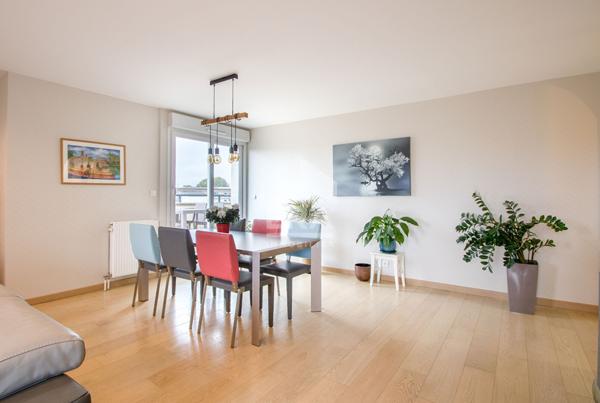 Gournay-sur-Marne. Centre-ville. Vente appartement 5 pièces. 138m²