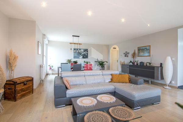 Gournay-sur-Marne. Centre-ville. Vente appartement 5 pièces. 138m²