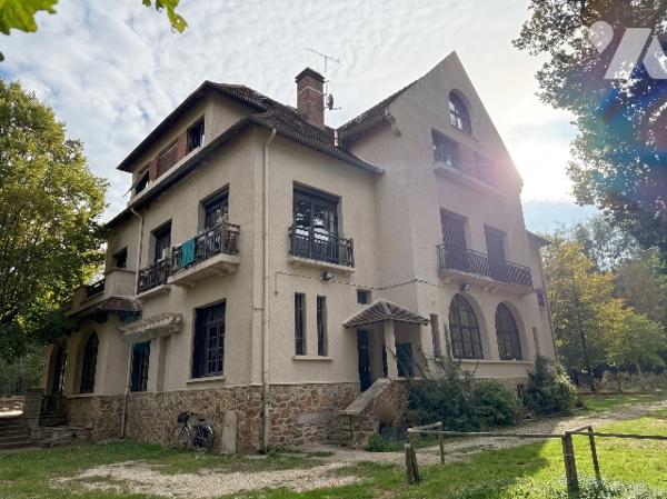 En bordure du village de Barbizon, studio/F1 de 26,41 m² offrant un beau potentiel, avec cave