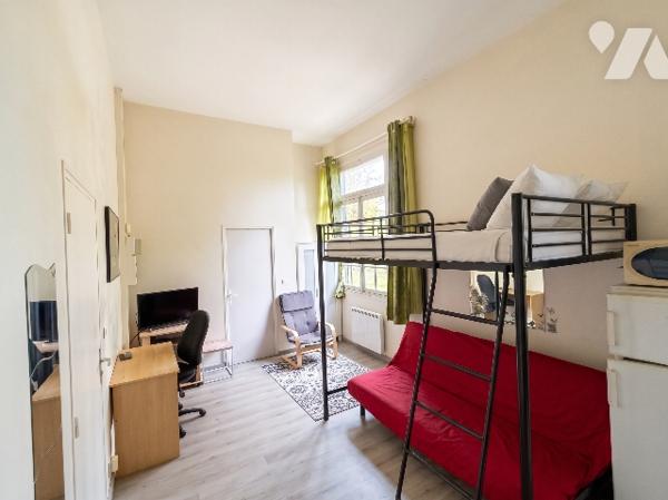 En bordure du village de Barbizon, studio/F1 de 26,41 m² offrant un beau potentiel, avec cave