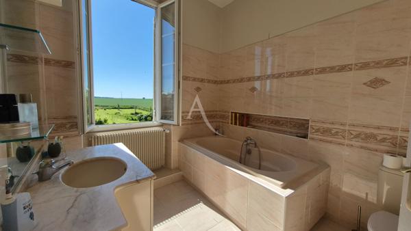 Rare à la vente - Maison bourgeoise de charme en coeur de ville de NANCRAS.