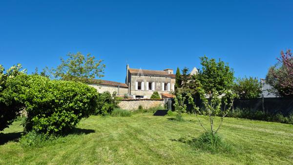 Rare à la vente - Maison bourgeoise de charme en coeur de ville de NANCRAS.