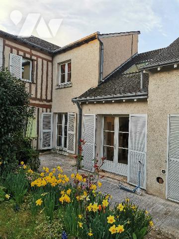 Situé au cœur de BLOIS, découvrez cet appartement niché dans un cadre verdoyant et paisible.
