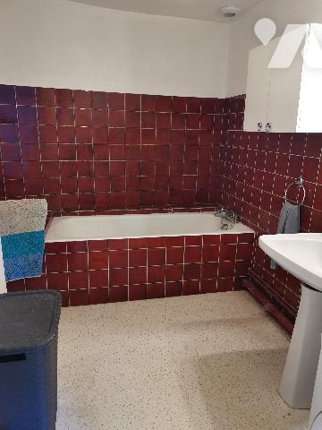 Situé au cœur de BLOIS, découvrez cet appartement niché dans un cadre verdoyant et paisible.