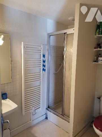 Situé au cœur de BLOIS, découvrez cet appartement niché dans un cadre verdoyant et paisible.