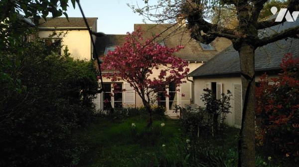 Situé au cœur de BLOIS, découvrez cet appartement niché dans un cadre verdoyant et paisible.