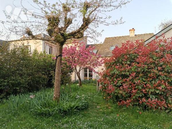 Situé au cœur de BLOIS, découvrez cet appartement niché dans un cadre verdoyant et paisible.