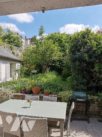 Situé au cœur de BLOIS, découvrez cet appartement niché dans un cadre verdoyant et paisible.