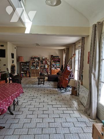 Situé au cœur de BLOIS, découvrez cet appartement niché dans un cadre verdoyant et paisible.