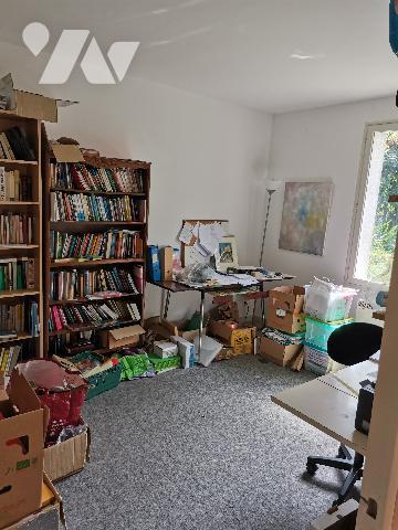 Situé au cœur de BLOIS, découvrez cet appartement niché dans un cadre verdoyant et paisible.