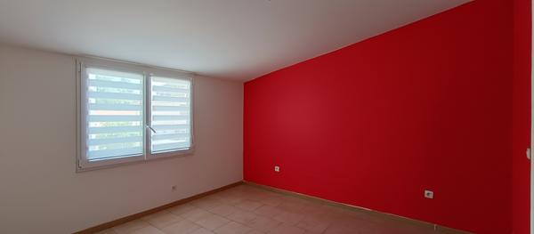 Villa de 105 m² habitables avec jardin entièrement clos de murs.
