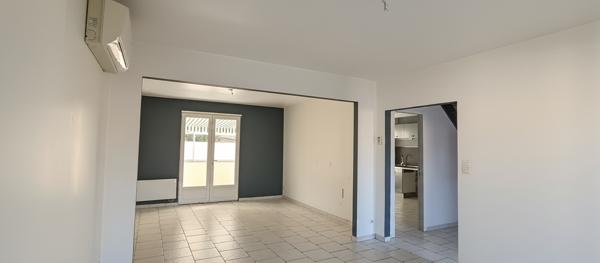 Villa de 105 m² habitables avec jardin entièrement clos de murs.