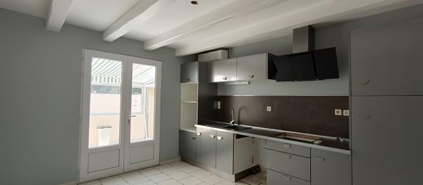 Villa de 105 m² habitables avec jardin entièrement clos de murs.