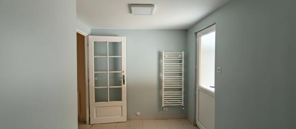 Villa de 105 m² habitables avec jardin entièrement clos de murs.