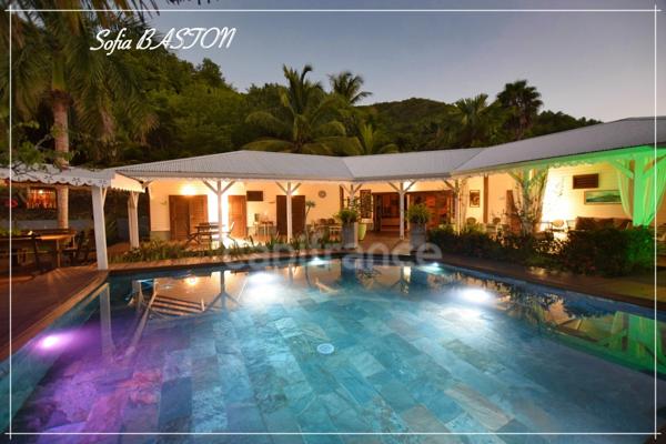 LES TROIS ILETS (972) Maison à vendre 6 pièces - Piscine - terrain de 1749m2- 309m2 au sol et 153m2 en intérieur