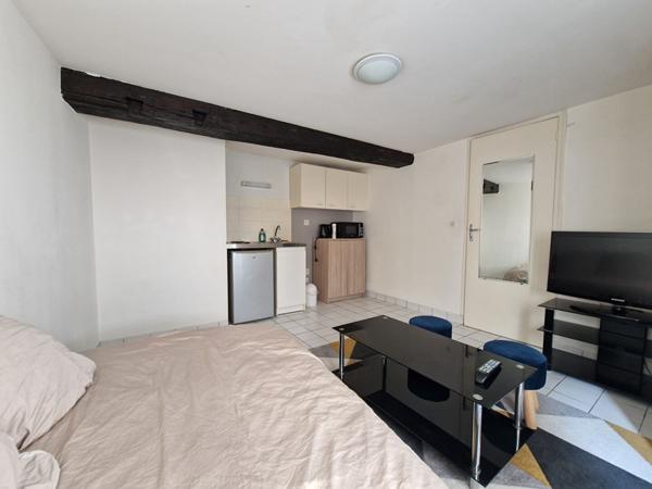 STUDIO SECTEUR BRESSIGNY / PLACE DU LYCEE A VENDRE VIDE DE LOCATAIRE.