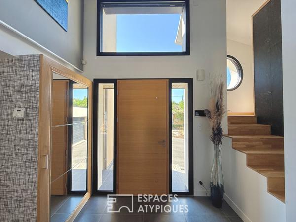 Originale contemporaine vue dégagée, lumière et volumes