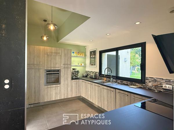 Originale contemporaine vue dégagée, lumière et volumes