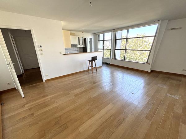 A VENDRE NANTES CENTRE 50 OTAGES SPACIEUX TYPE 2 DANS IMMEUBLE DE STANDING