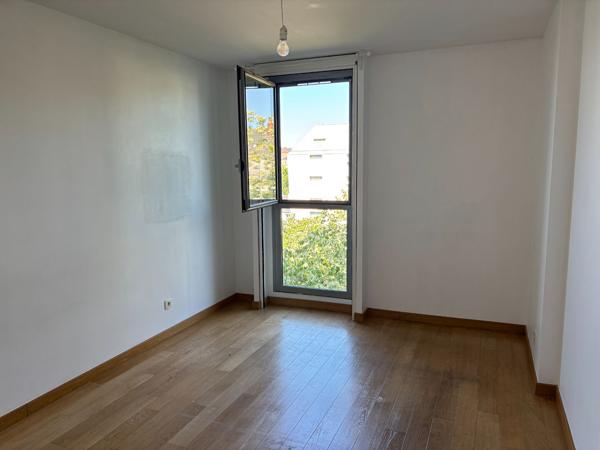 A VENDRE NANTES CENTRE 50 OTAGES SPACIEUX TYPE 2 DANS IMMEUBLE DE STANDING