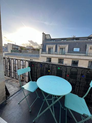 Magnifique studio lumineux au dernier étage avec ascenseur ? vue dégagée !