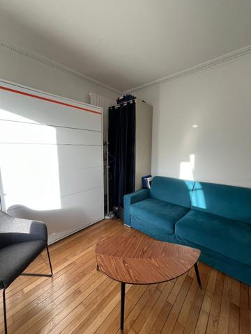 Magnifique studio lumineux au dernier étage avec ascenseur ? vue dégagée !