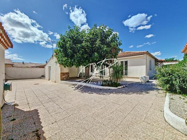 Maison T5 3 chambres 136 m² double garage dépendance