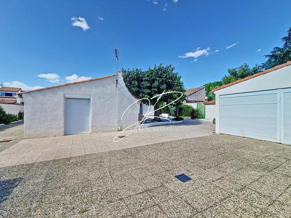 Maison T5 3 chambres 136 m² double garage dépendance