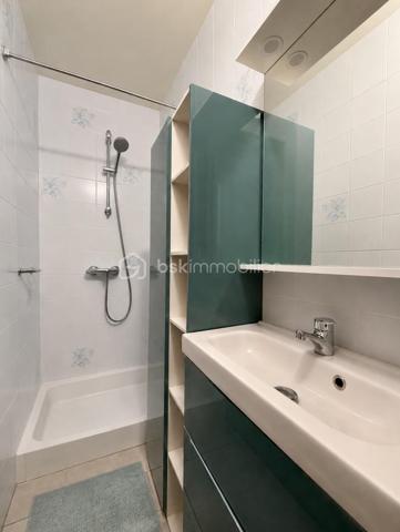 *** NOUVEAUTÉ ***

✔️ Je vous propose un bel appartement T3 de 50m2 situé au RDC d’une petite résidence proche du parc de la Hotoie.

✔️ Il comprends une entrée avec placard, un séjour ouvert sur une cuisine.

✔️ Une chambre confortable avec vue sur le parc, un bureau - dressing ou chambre d’appoint, une salle de bain, un wc indépendant.

➖ Cet appartement dispose d’une cave de 25m2 avec dalle béton électricité idéal pour petit bricolage.

➖ Faibles charges de copropriété 45€ / mois.

➖ Chauffage individuel (chaudière récente).

➖ Environnement calme et verdoyant à proximité du parc de la Hotoie, idéal pour profiter de la nature.

➖ Idéal premier achat ou investissement locatif (loyer envisageable 600€)

Plus d’infos n’hésitez pas à me contacter au 06 - 72 - 72 - 36 - 54