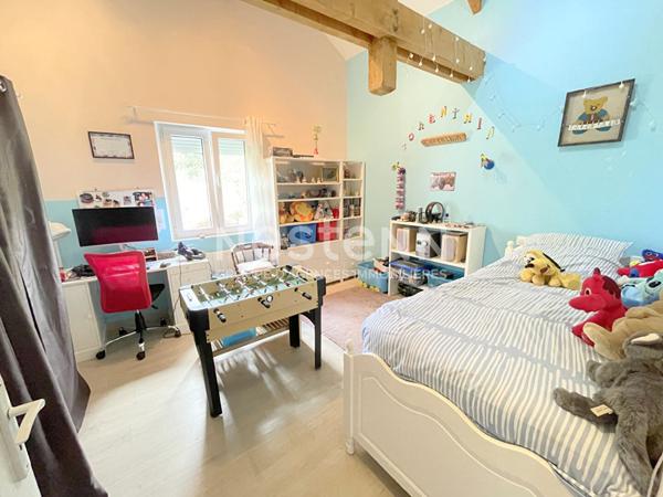 A VENDRE - CHAUMONT EN VEXIN Longère rénovée avec extension de 180 m² habitables - 5 chambres - 1800 m² de terrain